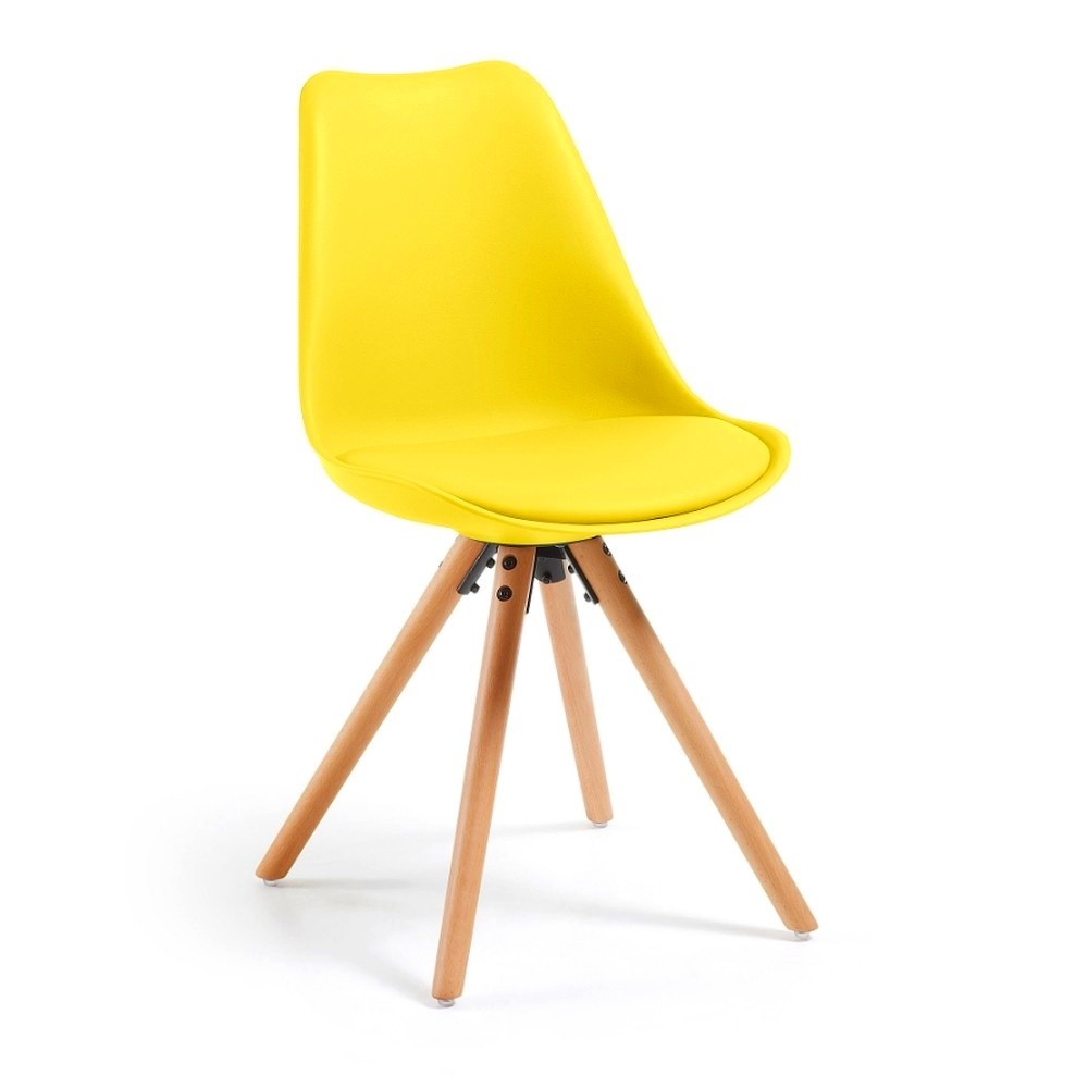 Žltá jedálenská stolička s drevenými nohami loomi.design